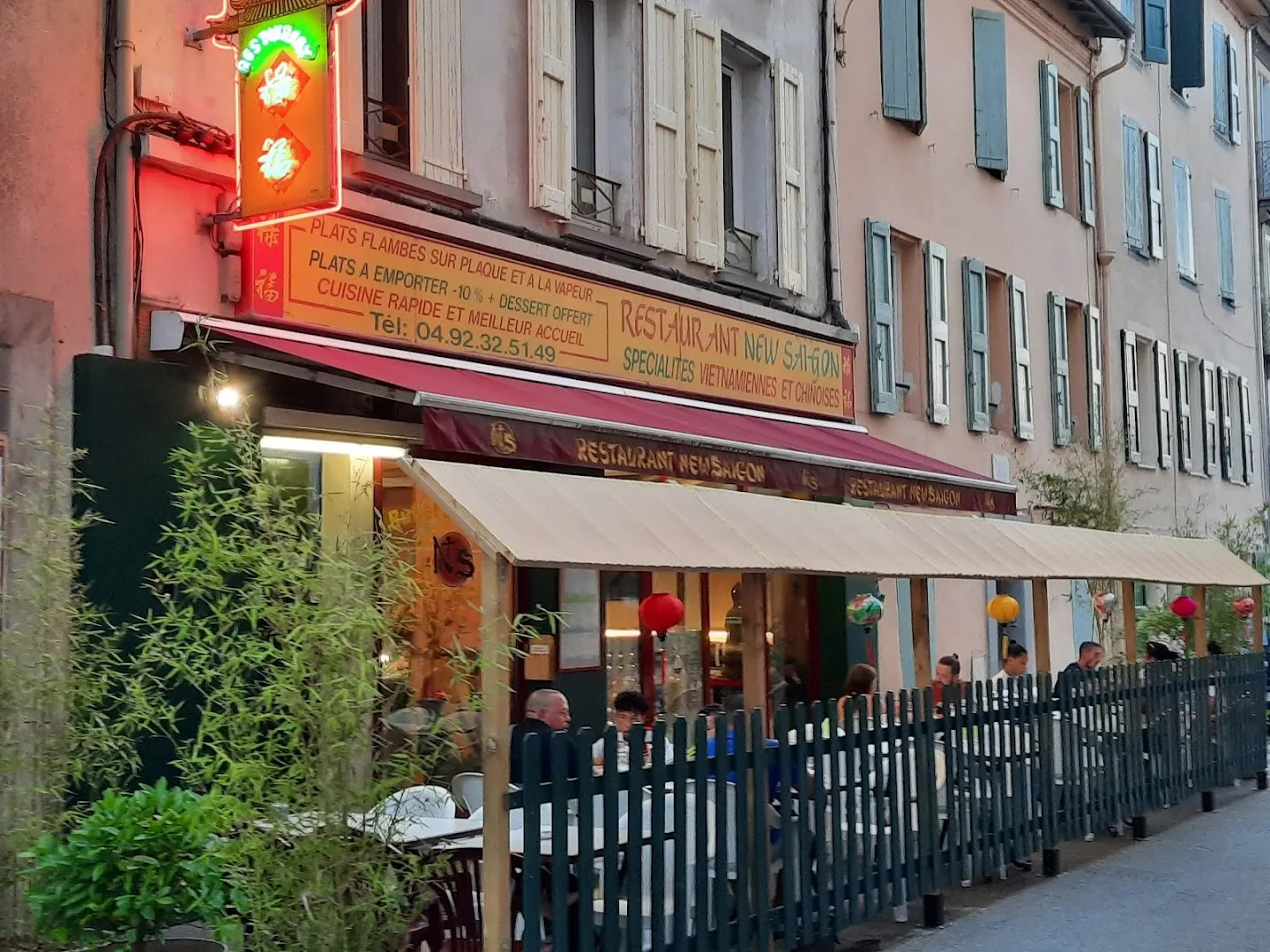 Restaurant New Saigon - Buffet à Volonté - Wok - Grillade - Sushi et Vente à Emporter